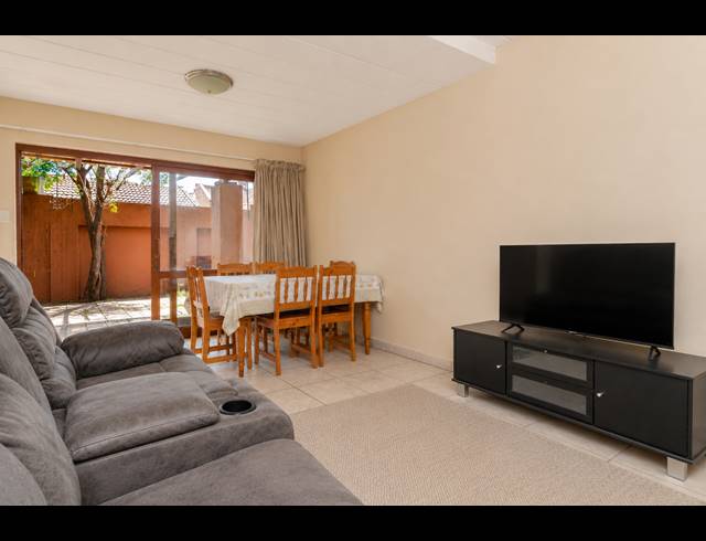 2 BEDROOM APARTMENT FOR SALE IN SUNNINGHILL
